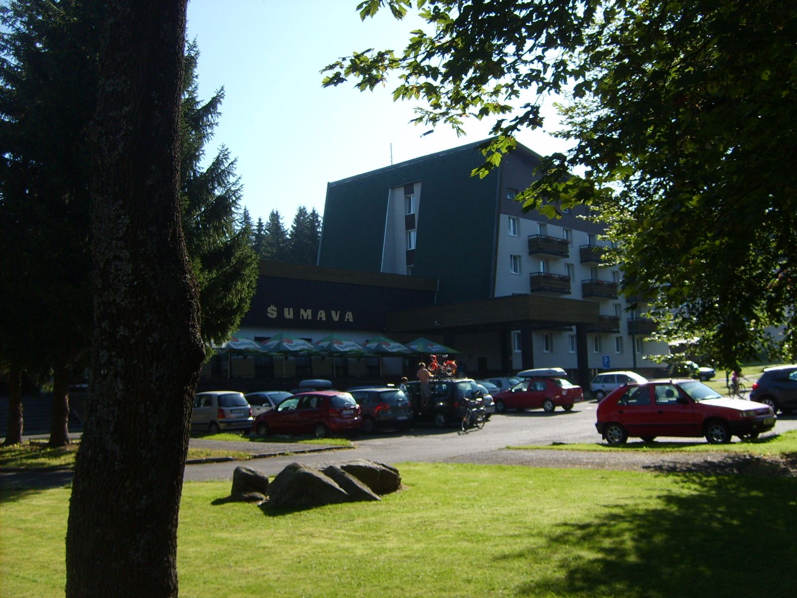 Horský hotel a zázemí pro vícedenní survival program